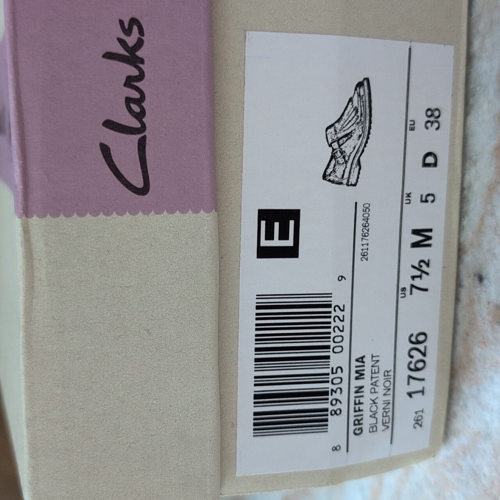 NIB Clarks Griffin Mia Black Patent Brogues Oxford Shoes US 7.5 - Picture 7 of 8